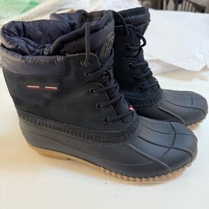 Tommy Hilfiger Women’s Mysty Lined Duck Boots Navy, Size 7